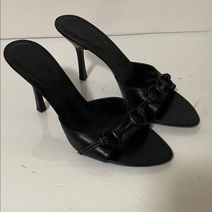 Gucci Black Heels with Chain Detail